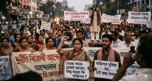 Corruption বা দুর্নীতি বিরোধী গণআন্দোলনে সাধারণ মানুষের প্রতিবাদ, হাতে প্ল্যাকার্ড ও ব্যানার।